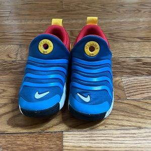 Barely worn Nike Dynamo Go TODDLER SIZE 10C slip on shoes